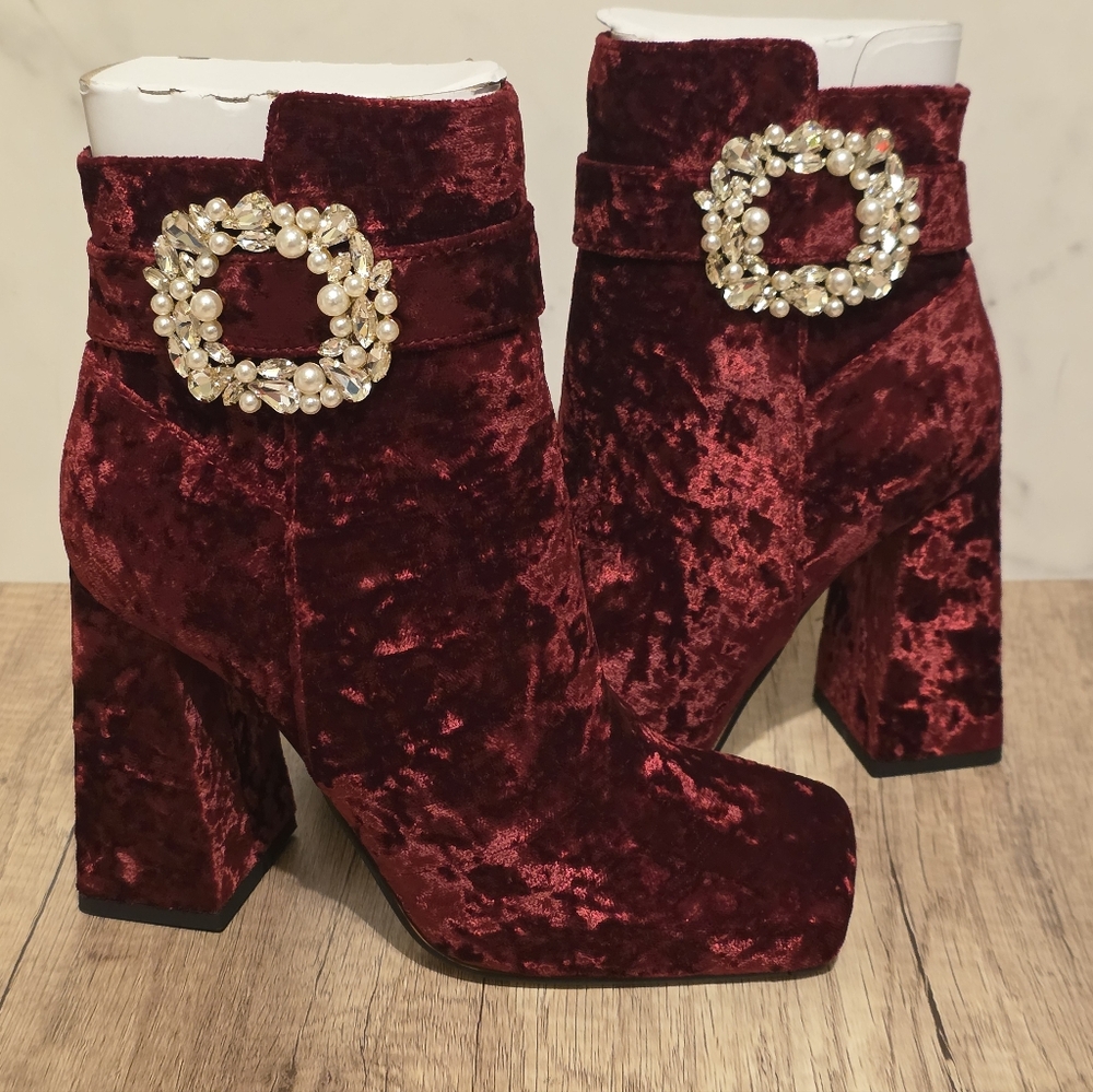 Jessica Simpson Luminna Velvet Ankle Boots with Pearl Buckle Size 5.5 NEW